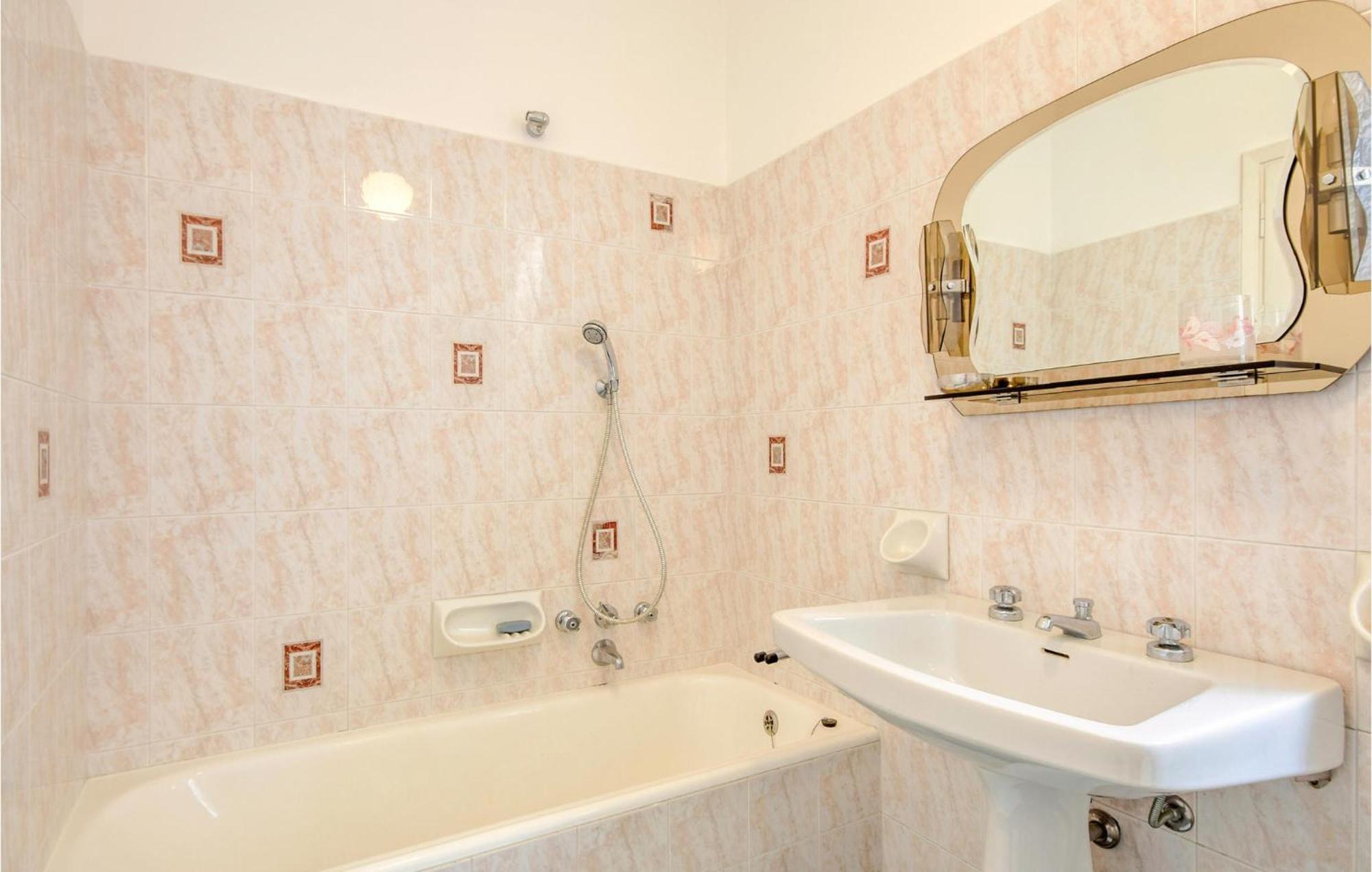 Gorgeous Apartment In Arenzano With Kitchen Εξωτερικό φωτογραφία
